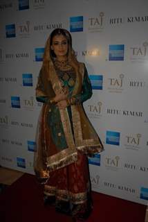 Dia Mirza for Ritu Kumar fashion show at Taj land's End, Bandra in Mumbai
