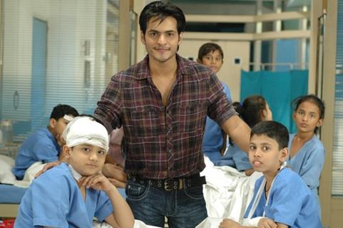 Ravi Bhatia on the sets of Hamaari Beti Raaj Karegi