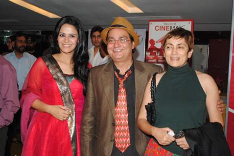 Deepa Sahi,Vinay Pathak and Mona Singh at Premiere of 'Utt Pataang' movie