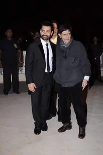 Dev Anand with Aamir Khan at Imran Khan and Avantika Malik's Wedding Reception Party at Taj Land's End. .