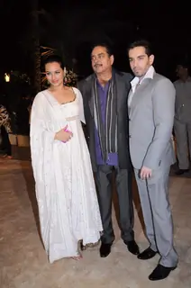 Sonakshi Sinha with father Shatrughan Sinha at Imran Khan and Avantika Malik's Wedding Reception Party at Taj Land's End. .