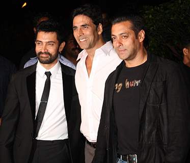 Aamir with Salman and Akshay at Imran Khan and Avantika Malik Wedding Reception Party at Taj Land