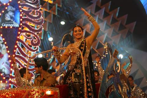 Sonakshi perfoms at Stardust Awards-2011