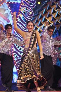 Sonakshi perfoms at Stardust Awards-2011