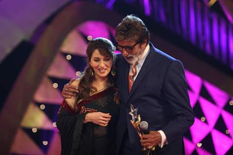 Amitabh Bachchan and Madhuri Dixit at Stardust Awards-2011