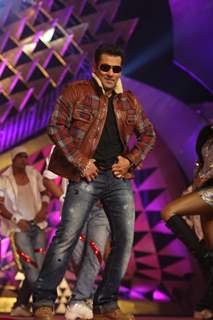 Salman perfoms at Stardust Awards-2011