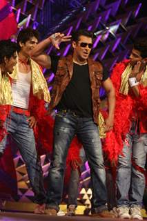 Salman perfoms at Stardust Awards-2011