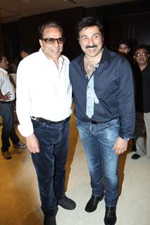 Dharmendra with Sunny Deol at Yamla Pagla Deewana Film success party