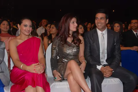 Sonakshi Sinha, Twinkle Khanna and Akshay Kumar at Stardust awards 2011at Bandra. .
