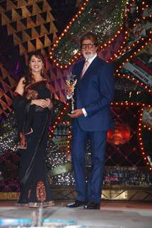 Madhuri Dixit presented an award to Amitabh Bachchan at Stardust awards 2011 at Bandra. .