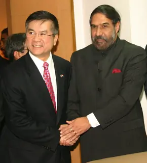 Union Minister for Commerce and Industry Anand Sharma and US Commerce Secretary Gary Locke in New Delhi on Mon 7 Feb 2011. .