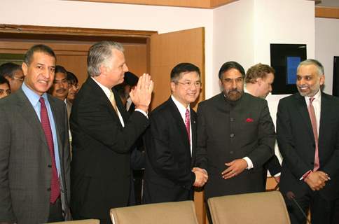 Union Minister for Commerce and Industry Anand Sharma and US Commerce Secretary Gary Locke with indian industrialist in New Delhi on Mon 7 Feb 2011. .