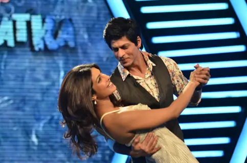 Shah Rukh Khan and Priyanka Chopra at Zor Ka Jhatka press meet. .
