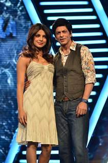 Shah Rukh Khan and Priyanka Chopra at Zor Ka Jhatka press meet. .