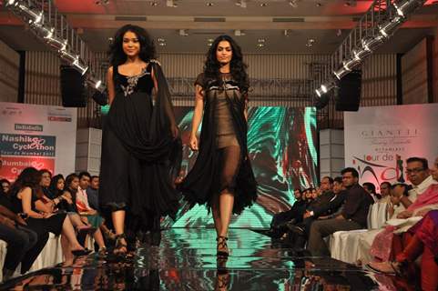 Models walk the ramp for Gitanjali Cyclothon Fashion Show 2011