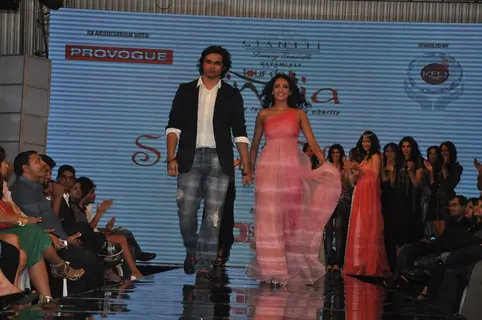 Models walk the ramp for Gitanjali Cyclothon Fashion Show 2011
