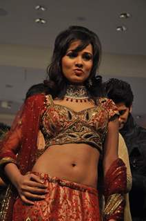 Priyanka Kothari walk the ramp for Gitanjali Cyclothon Fashion Show 2011