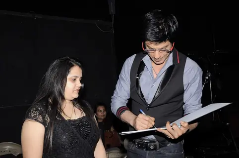 Shah Rukh Khan on the sets of Imagine Zor Ka Jhatka at Yashraj Studios in Mumbai. .