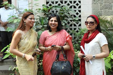 Sharbani Mukherjee and social activst at Kolis Morcha at kalaghoda against versova