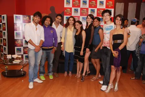 Madhuri with contestants on the sets of Jhalak Dikhla Jaa