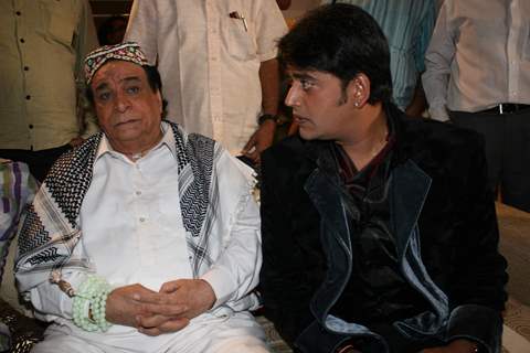 Kadar Khan shoots with Ravi Kissen at Goregaon. .