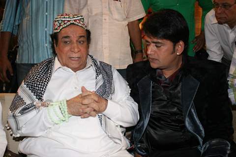 Kadar Khan shoots with Ravi Kissen at Goregaon. .