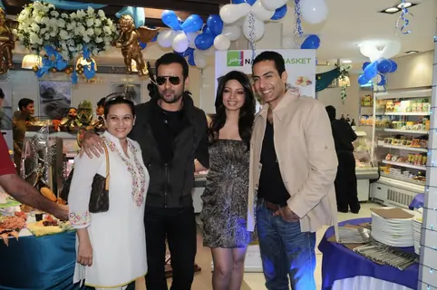 Rohit Roy, Manasi Roy and Shama Sikandar at launch of Nature Basket at Juhu