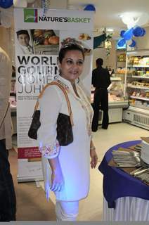 Manasi Roy at launch of Nature Basket at Juhu