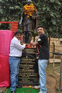 Anu Malik and Johny Lever at Dadasaheb Phalke Punytithi