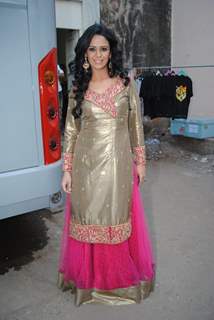 Mona Singh on the sets of Jhalak Dikhla Jaa at Filmistan