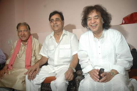 Jagjit Singh at Zakir hussain launches album &quot;The Legacy&quot;by Ustad Sultan Khan and his son Sabir Khan