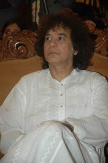 Zakir hussain launches album &quot;The Legacy&quot; by Ustad Sultan Khan and his son Sabir Khan