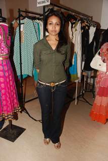 Celebs at Araish Exhibition, Blue Sea in Mumbai