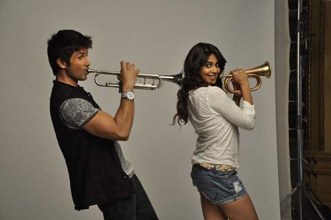 Shahid Kapoor and Genelia D'Souza feature in the new TVC for Colgate MaxFresh gel. .