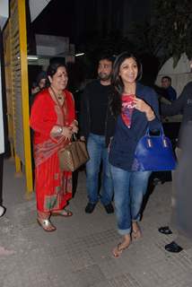 Shilpa Shetty and Raj Kundra at Tanu Weds Manu Screening at Ketnav, Bandra. .