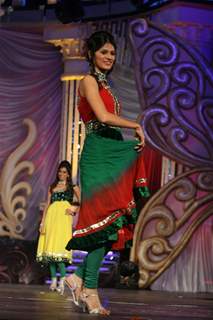 Model walks the ramp at Grand Finale of Indian Princess 2011-12