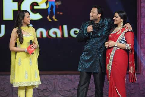 Karishma Kapoor with participants in Grand Finale of Wife Bina Life