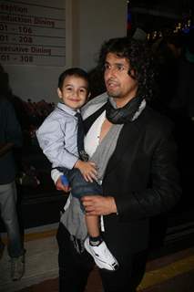 Sonu Nigam with his son at BIG STAR IMA Awards