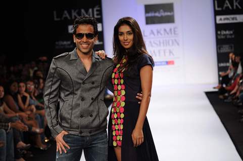 Tusshar Kapoor and Preeti Desai walk for Sabbah Sharma at Lakme Fashion Week day 2 in Mumbai. .