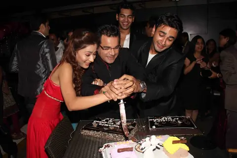 Sara, Indraneel and Nishant having fun which house to kill Gandhi Or Bedi
