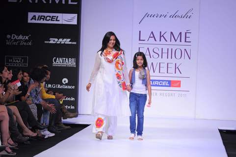 Designer Purvi Doshi's creations during the Lakme Fashion Week day 4 in Mumbai. .