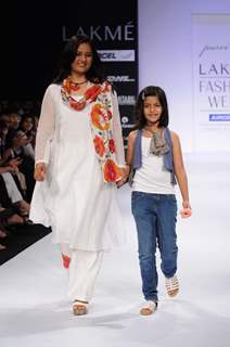 Designer Purvi Doshi's creations during the Lakme Fashion Week day 4 in Mumbai. .