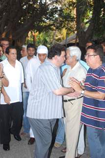 Rishi Kapoor at Navin Nischol funeral at Santacruz. .