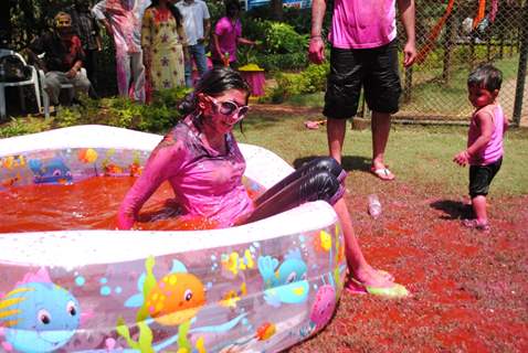 Kavita Kaushik at Ekta Kapoor, Sanjay Gupta and Kiran Bawa's Holi Party at Versova