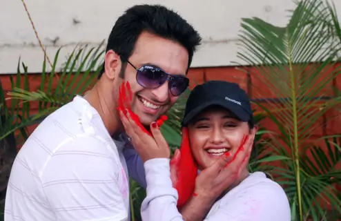 Nandish Sandhu & Rashmi Desai at Zoom Holi Party in Tulip star