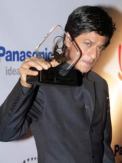 Shah Rukh Khan honoured at FICCI Frames Excellence Honours 2011