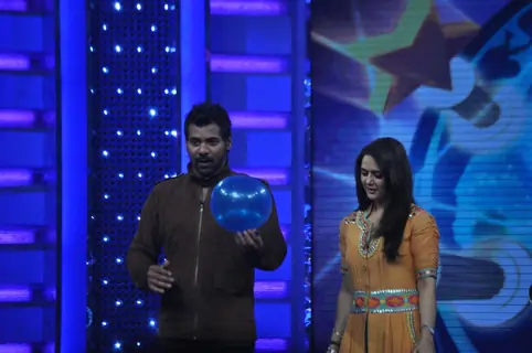 Preity and Shabir on the sets of Guinness World Records at RK Studios