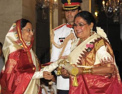 The President, Pratibha Devisingh Patil presenting the Padma Shri Award to Usha Uthup, at an Investiture Ceremony II, at Rashtrapati Bhavan, in New Delhi