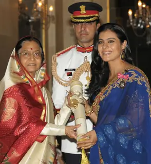 The President, Pratibha Devisingh Patil presenting the Padma Shri Award to Kajol Devgan, at an Investiture Ceremony II, at Rashtrapati Bhavan, in New Delhi