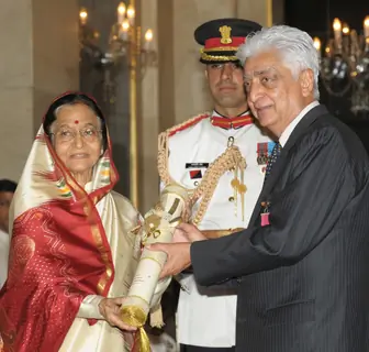 The President, Pratibha Devisingh Patil presenting the Padma Vibhushan Award to Azim Premji, at an Investiture Ceremony II, at Rashtrapati Bhavan, in New Delhi